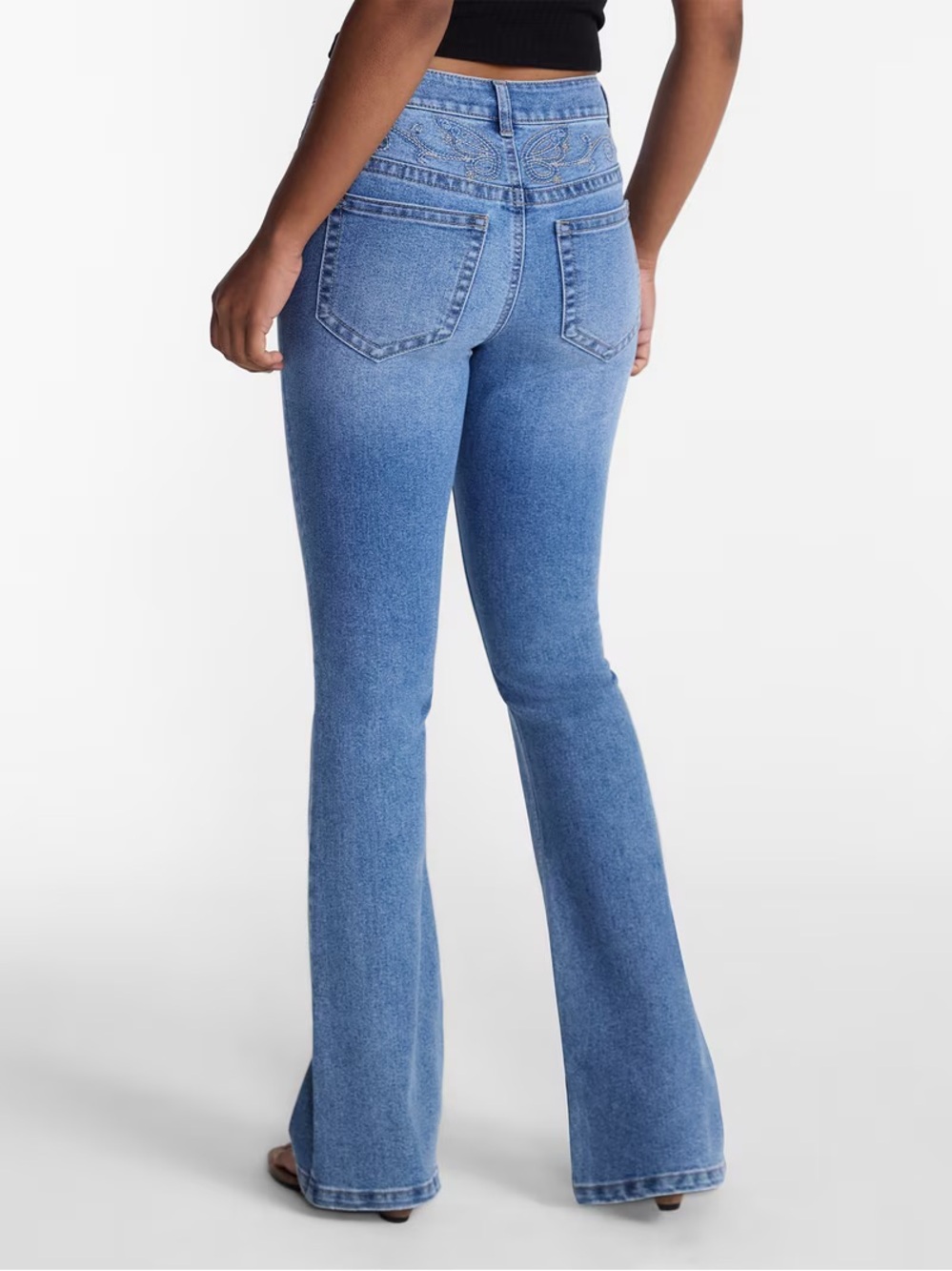 No Boundaries Women's Boot Cut Jeans in Medium Blue Wash